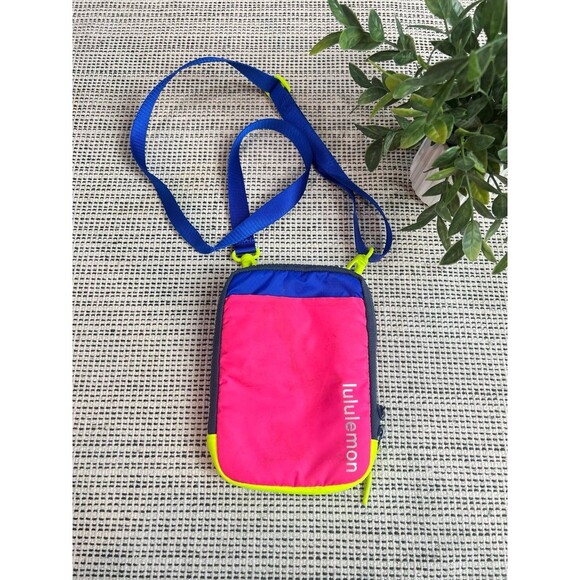 Lululemon Easy Access Crossbody Bag /New Condition - Picture 3 of 10